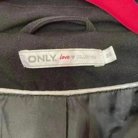 ONLY love collection black detailed blazer Size 4 Excellent Condition - Picture 4 of 6